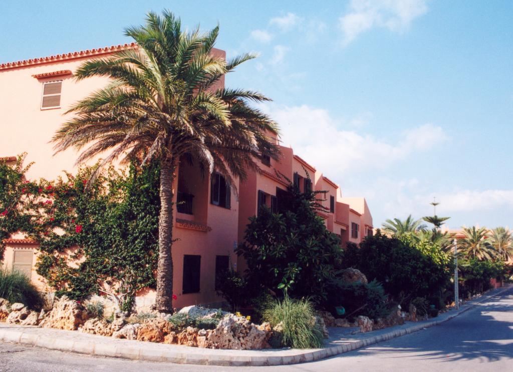 Hotel Bahia Park Cala En Porter  Exterior foto